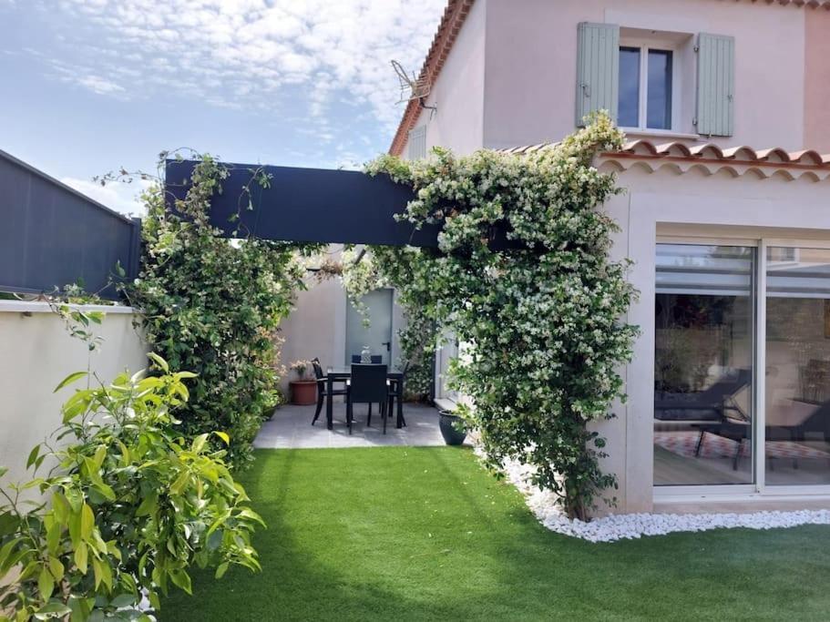 Maison Entiere Redessan Exteriör bild