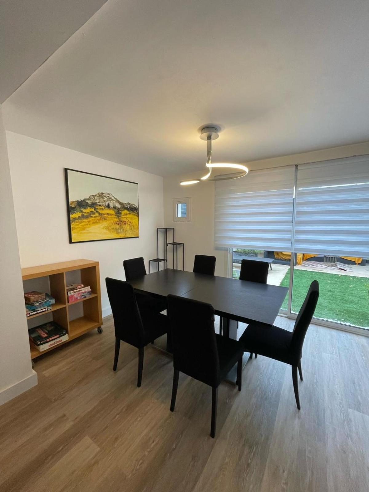 Maison Entiere Redessan Exteriör bild